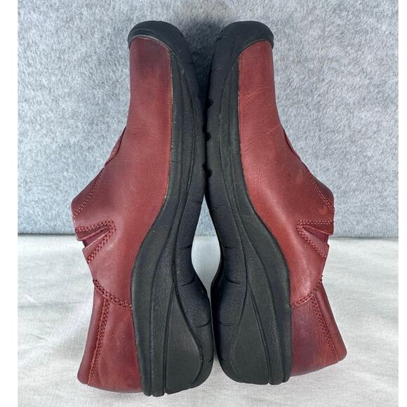Keen Woman’s sz 9.5 Concord Red/Brown Leather Clogs Slip On Comfort - Picture 9 of 11